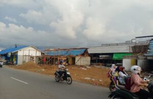 Kios Pasar Terminal Nipah Kuning Dibongkar Sendiri Oleh Oknum Ketum Ormas Inisial BA