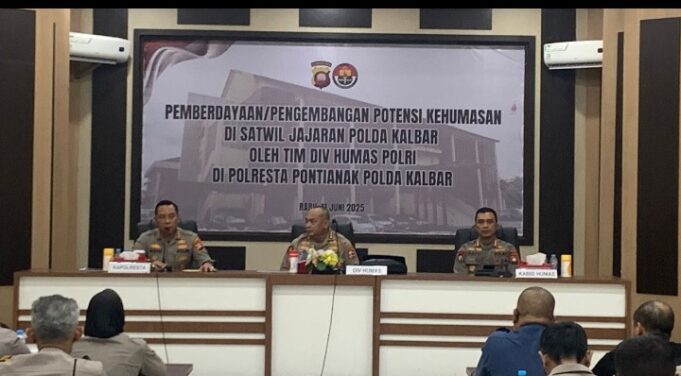 Divisi Humas Polri Berikan Arahan di Kegiatan Pemberdayaan Kehumasan Satwil di Polresta Pontianak