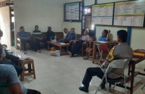 Menjelang Pilkades, Bhabinkamtibmas Polsek Nanga Tayap Sambangi Calon Kepala Desa Tajok Kayong