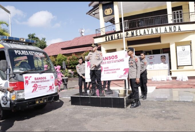 Polres Ketapang Salurkan Bantuan Sosial Dalam Rangka HUT Bhayangkara Ke-79
