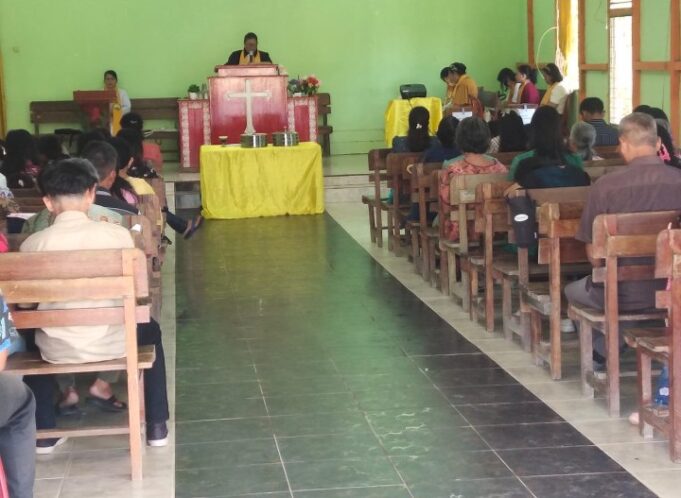 Polsek Menyuke Laksanakan Pengamanan Ibadah Pada Hari Minggu