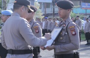 Laksanakan Upacara PTDH, Kapolres Ketapang Tekankan Untuk Menjadi Pengingat Bagi Anggota Lainnya