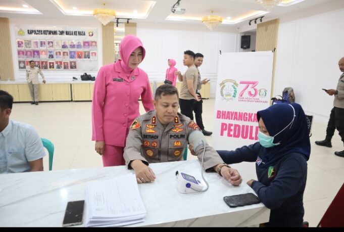 Polri Untuk Masyarakat, Polres Ketapang Gelar Bakti Kesehatan Donor Darah Jelang Hari Bhayangkara Ke-79