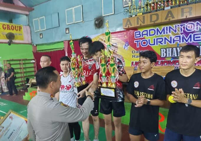 Kapolresta Pontianak Hadiri Final dan Tutup Turnamen Badminton Kapolresta Cup dalam Rangka Hari Bhayangkara ke-79