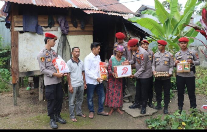 Kasat Reskrim Polres Melawi Salurkan Bansos, Ini Kata Bu Mardiah