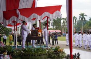 Kasdam XII/Tanjungpura Hadiri Upacara Penuruna Bendera HUT ke-80 RI