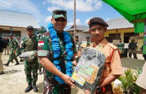 Cek Pasukan di Perbatasan, Pangdam XII/Tpr Laksanakan Bakti Sosial di Desa Nanga Bayan