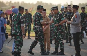 Pangdam XII/Tpr Bersama Forkopimda Sambut Kedatangan Kasau di Bumi Khatulistiwa
