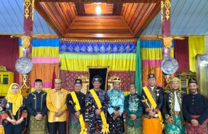 Komandan Kodaeral XII Terima Gelar Kehormatan dari Istana Surya Negara Sanggau