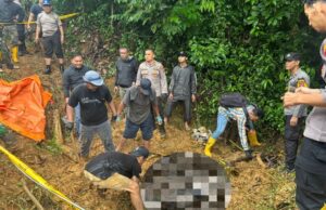 Mayat Pria Ditemukan Terkubur di Kebun Alpukat Singkawang Selatan, Polisi Lakukan Penyelidikan.