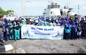 Antusiasme Siswa SD IT Darul Ihsan Pontianak Kunjungi KRI Sembilang-850