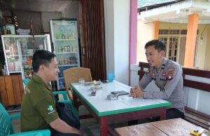 Kanit Sabhara Polsek Menjalin Lakukan Patroli Sekaligus Sambang Warga