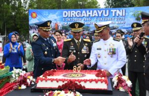 Semangat “TNI Prima, TNI Rakyat, Indonesia Maju”, Kodaeral XII Hadir Penuh Kebanggaan di HUT Ke-80 TNI