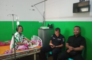 Kasubbid Penmas Polda Kalbar Kunjungi Wartawati Sri Sundari yang Sedang Dirawat di RS Bahayangkara Pontianak