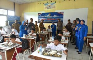 Ratusan Paket Sembako disalurkan Kodaeral XII pada Bakti Sosial dalam Rangkaian Hari Armada RI 2025