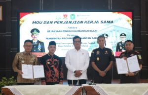 PENANDATANGANAN MOU DAN PERJANJIAN KERJA SAMA ANTARA KEJATI KALBAR DENGAN PEMERINTAH PROVINSI KALBAR