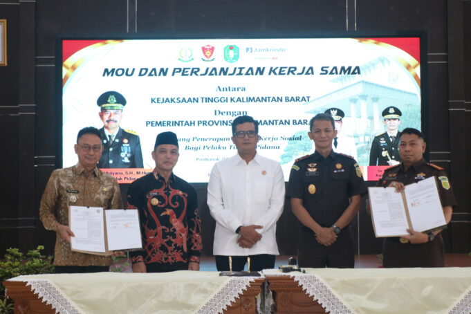 PENANDATANGANAN MOU DAN PERJANJIAN KERJA SAMA ANTARA KEJATI KALBAR DENGAN PEMERINTAH PROVINSI KALBAR