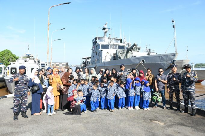 Kodaeral XII Terima Kunjungan Edukatif PAUD Pesona Pontianak Barat di KRI Sembilang