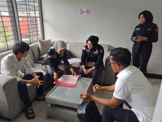 Penyerahan Tersangka dan Barang Bukti (Tahap II) tersangka Ricky Sandy (RS)