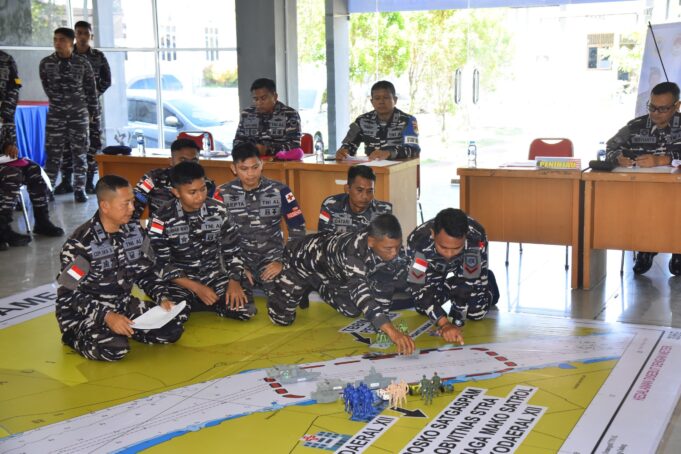 Komandan Kodaeral XII Pimpin Pelaksanaan Tactical Floor Game (TFG) Latopspamobvitnas Strategis Koarmada RI TA 2025