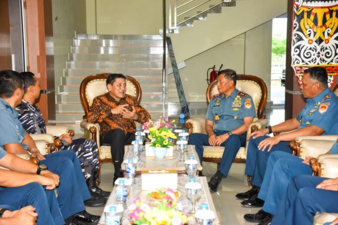 Komandan Kodaeral XII Terima Kunjungan Penasihat Khusus Mendiktisaintek Pontianak, TNI AL, Kodaeral XII — Komandan