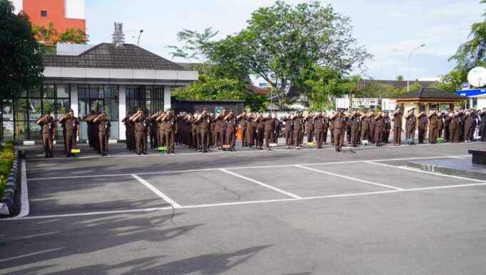 Kajati Kalbar Pimpin Apel Kerja Perdana 2026, Tekankan Profesionalisme dan Integritas Jaksa*