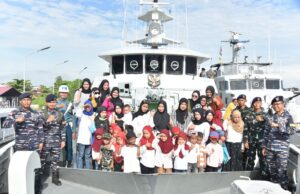 Tanamkan Cinta Bahari Sejak Dini, PAUD Jendela Ilmu Kunjungi KRI Sembilang-850